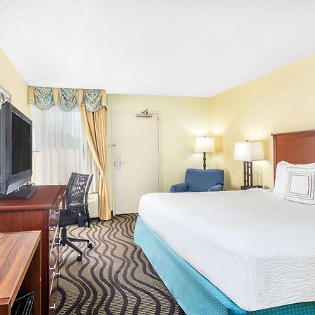 Baymont By Wyndham Savannah Midtown Bagian luar foto
