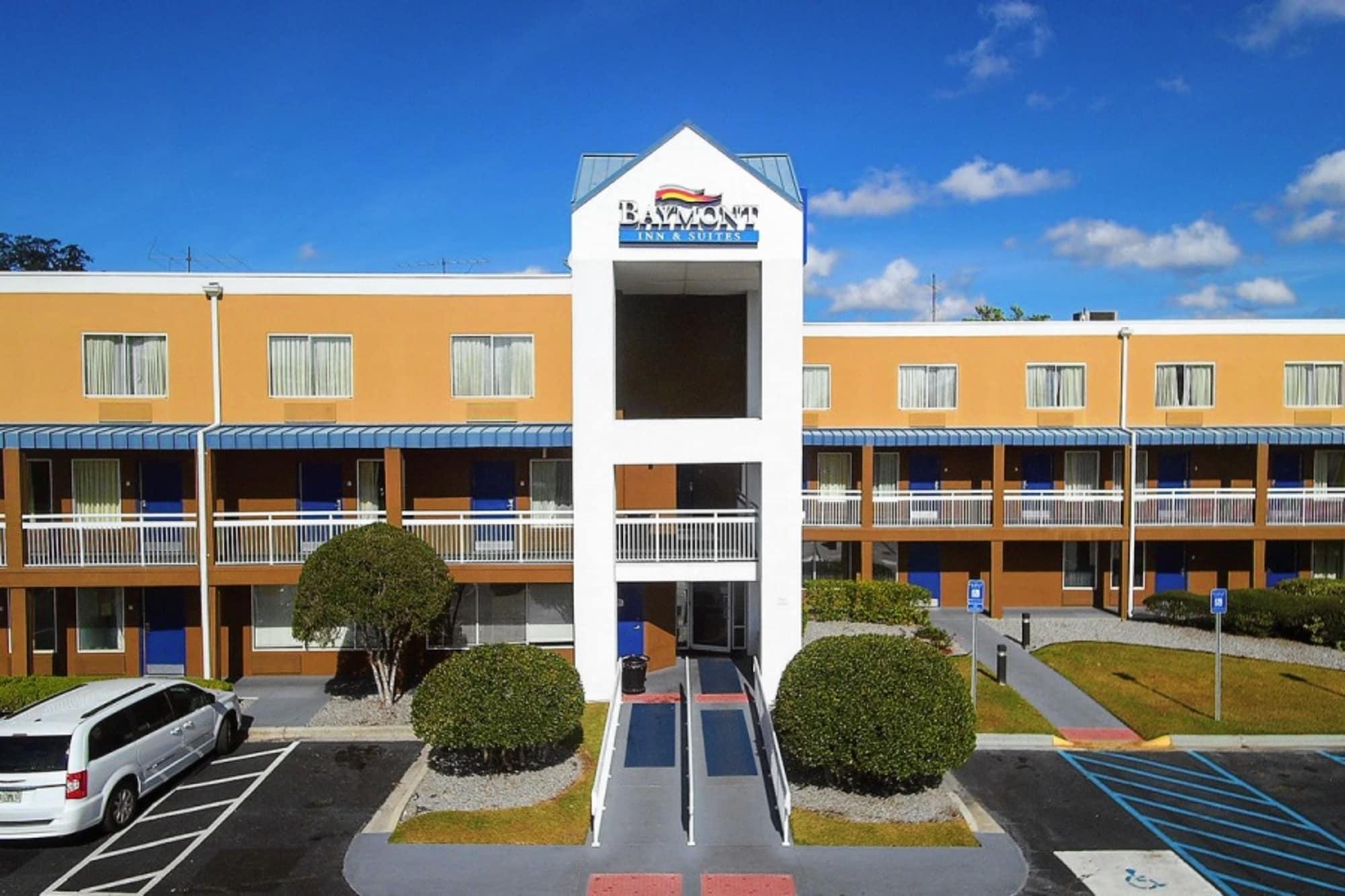 Baymont By Wyndham Savannah Midtown Bagian luar foto