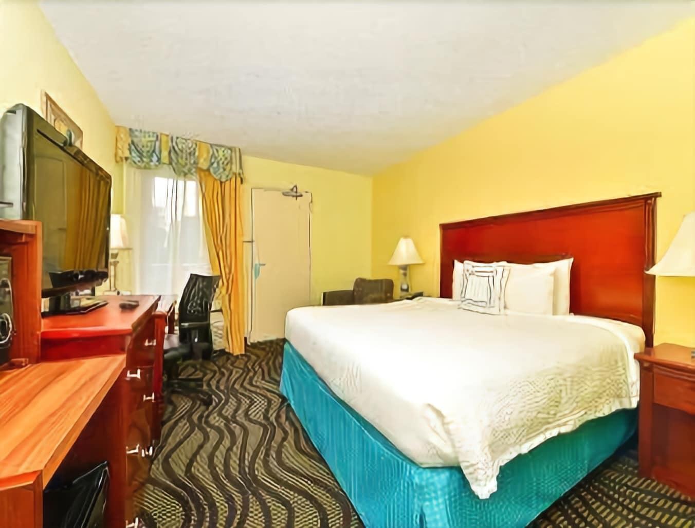 Baymont By Wyndham Savannah Midtown Bagian luar foto