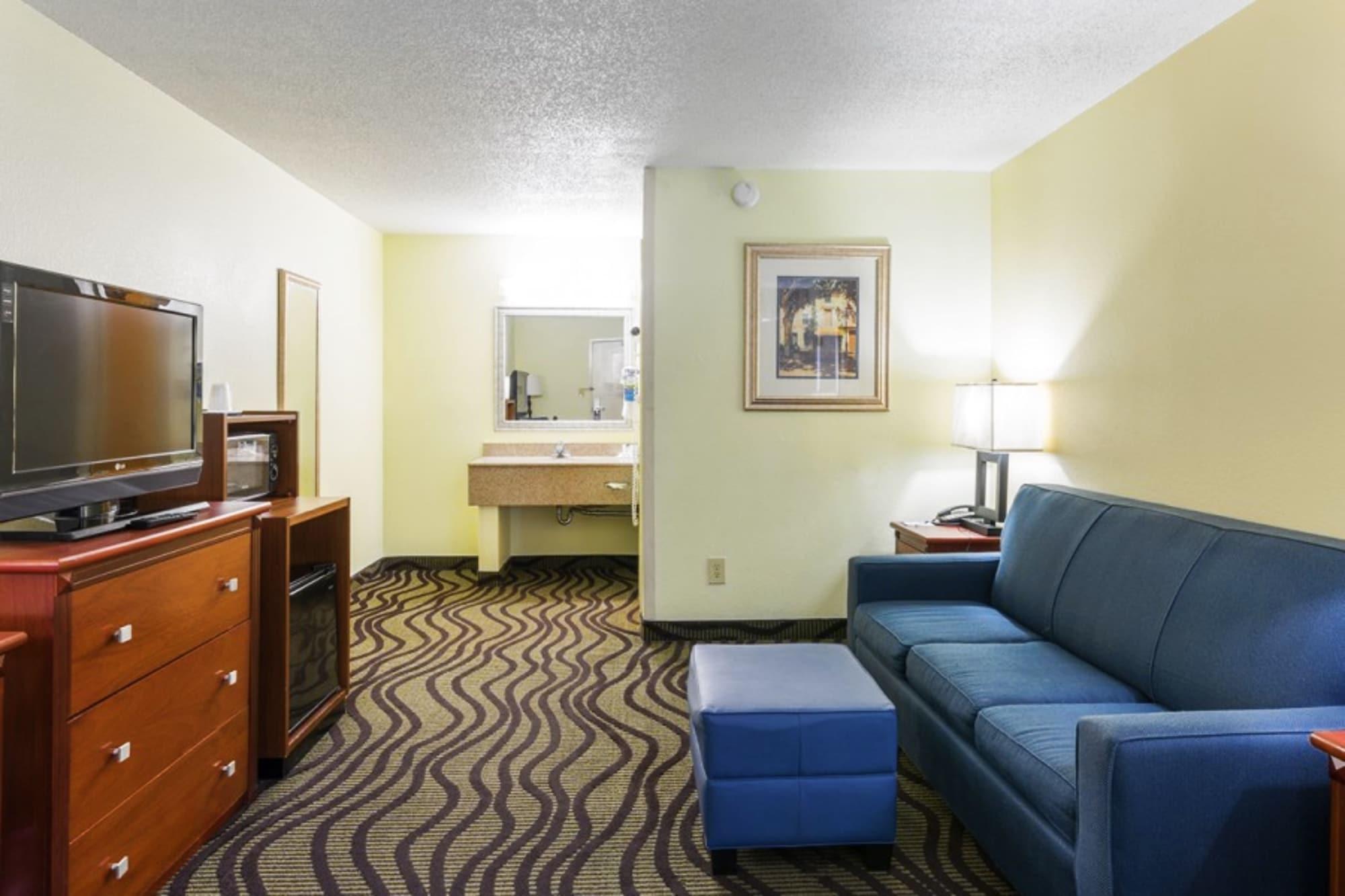 Baymont By Wyndham Savannah Midtown Bagian luar foto