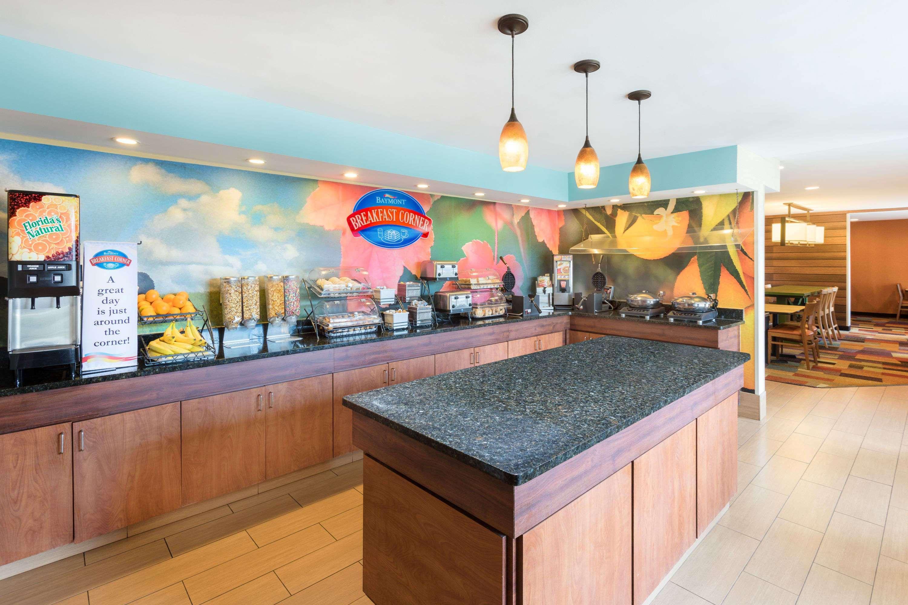 Baymont By Wyndham Savannah Midtown Bagian luar foto