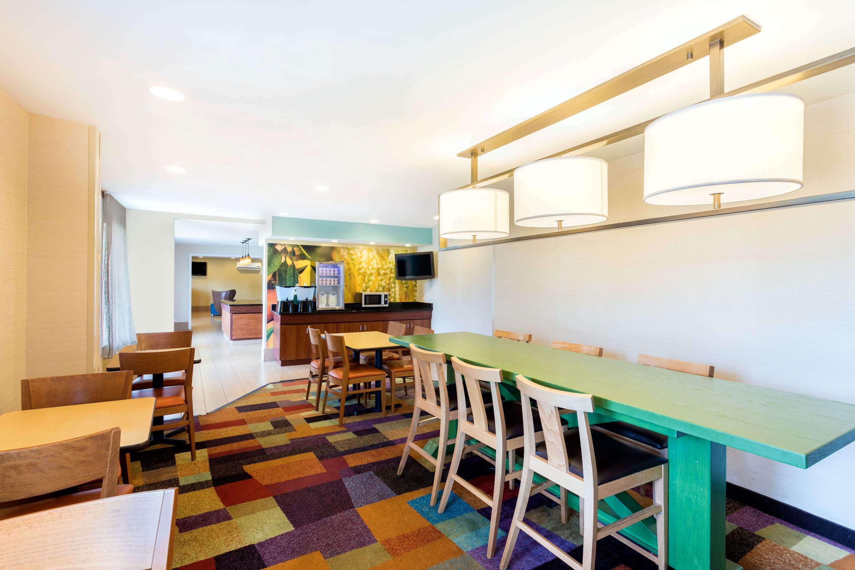 Baymont By Wyndham Savannah Midtown Bagian luar foto